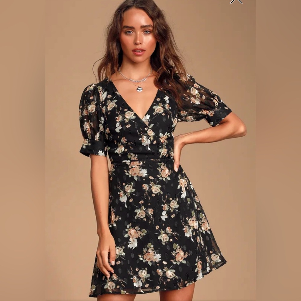Lulus dress 👗 new dress without tag!
never used!!